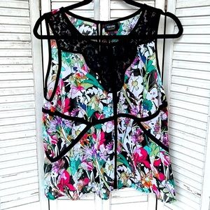 🌻 artistic floral print top with lace accent